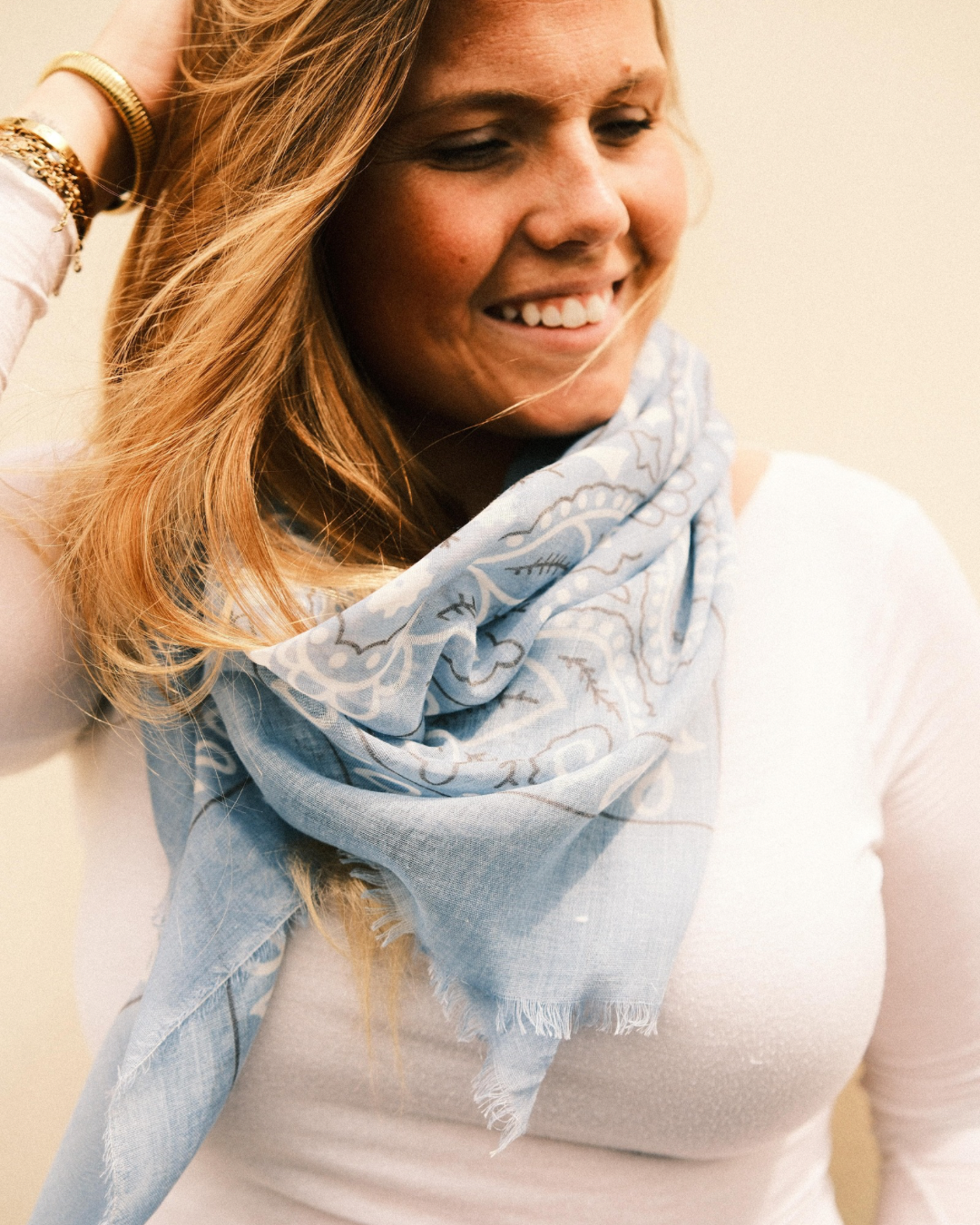 Grands foulards en Soie : L'Élégance au Quotidien