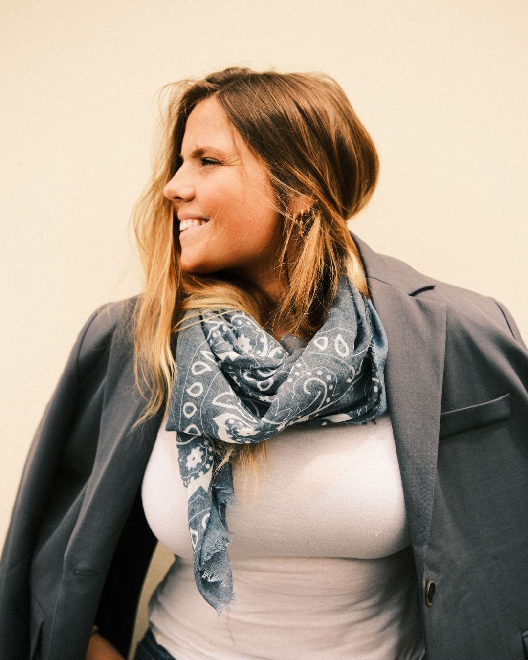 Grands foulards en Soie : L'Élégance au Quotidien