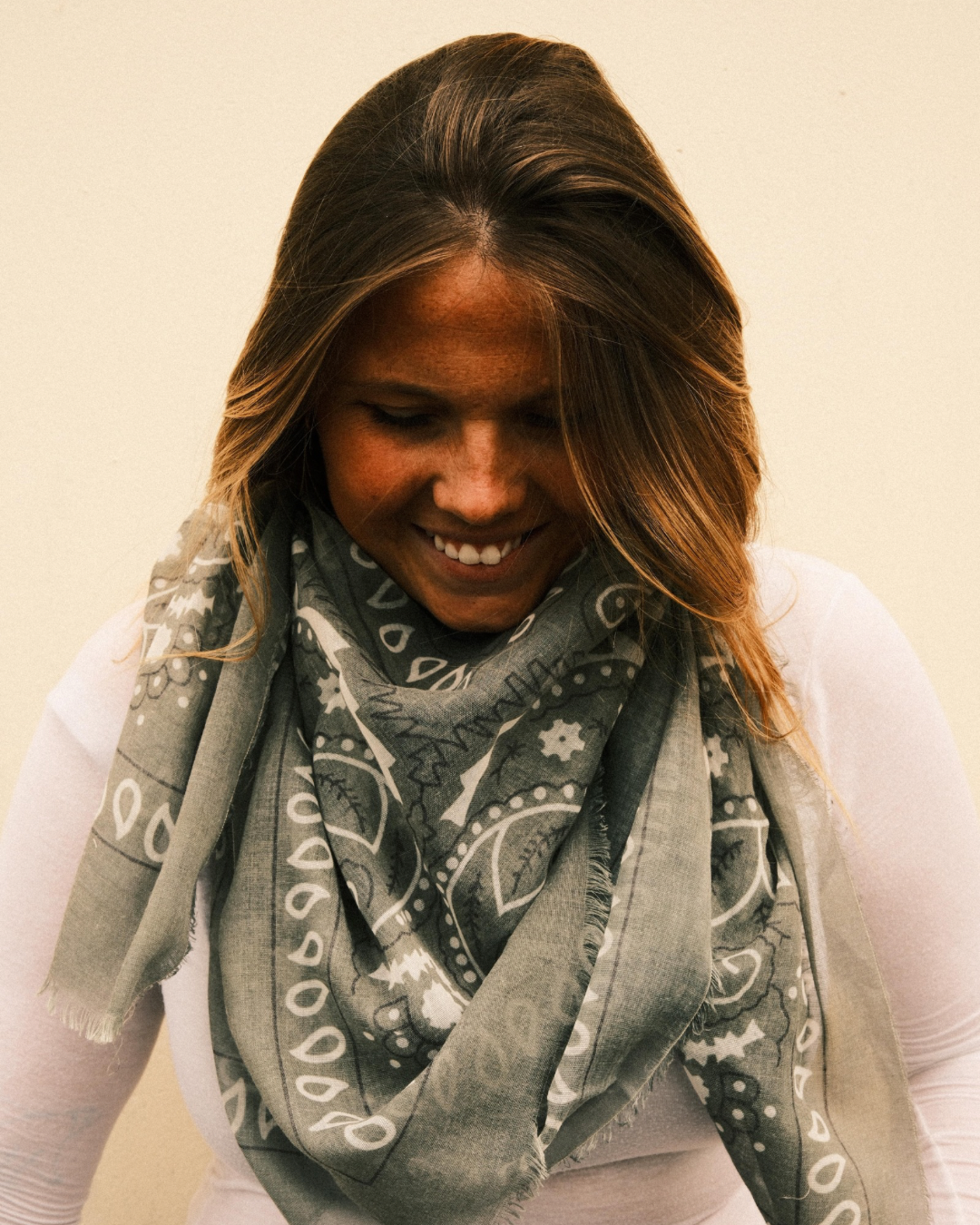 Grands foulards en Soie : L'Élégance au Quotidien