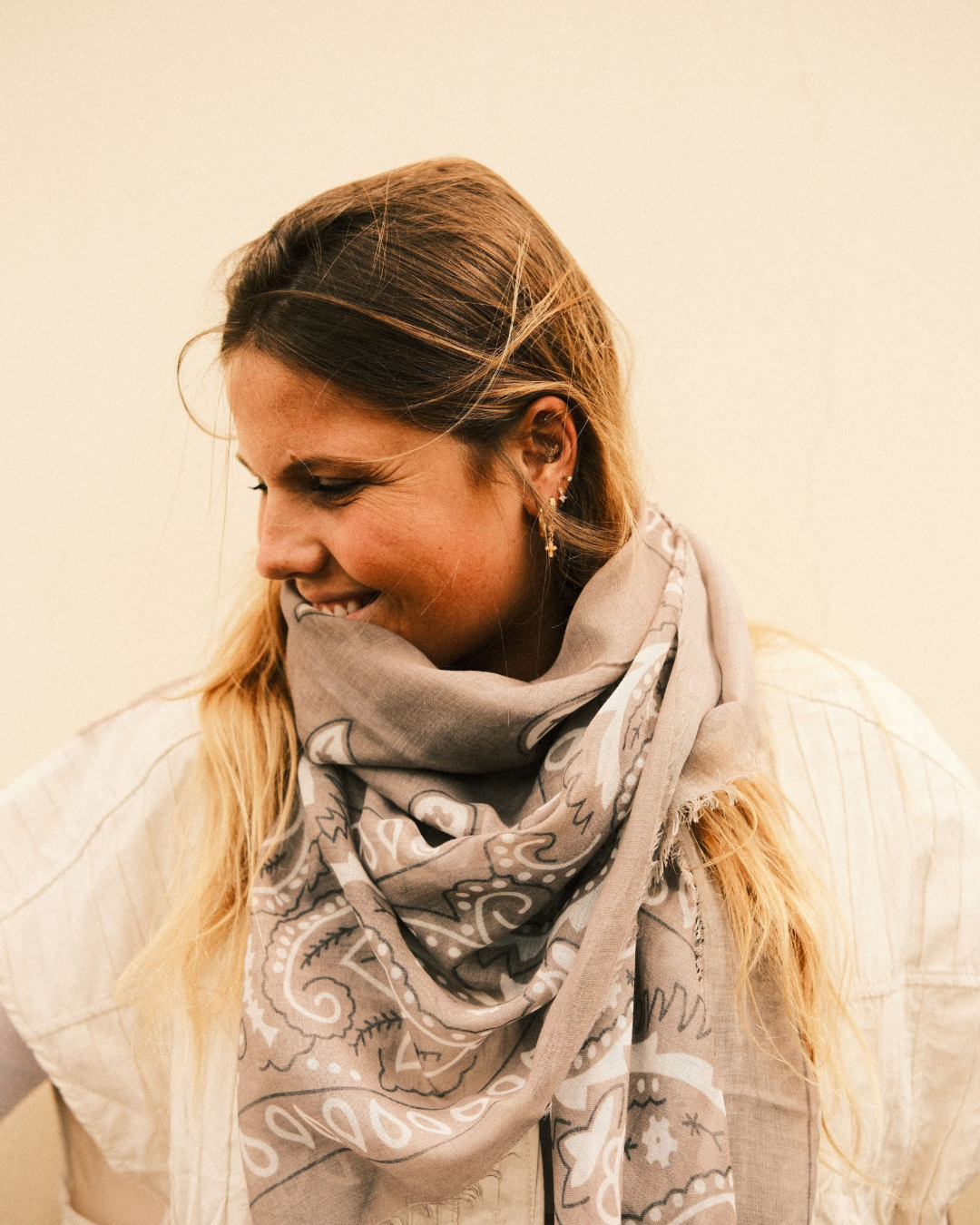 Grands foulards en Soie : L'Élégance au Quotidien