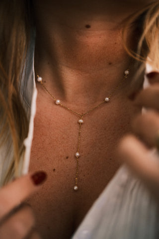 Collier fin doré et perlé
